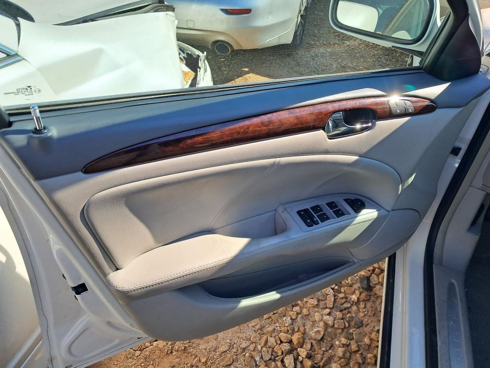 LUCERNE 2011 Glove Box 4857780
