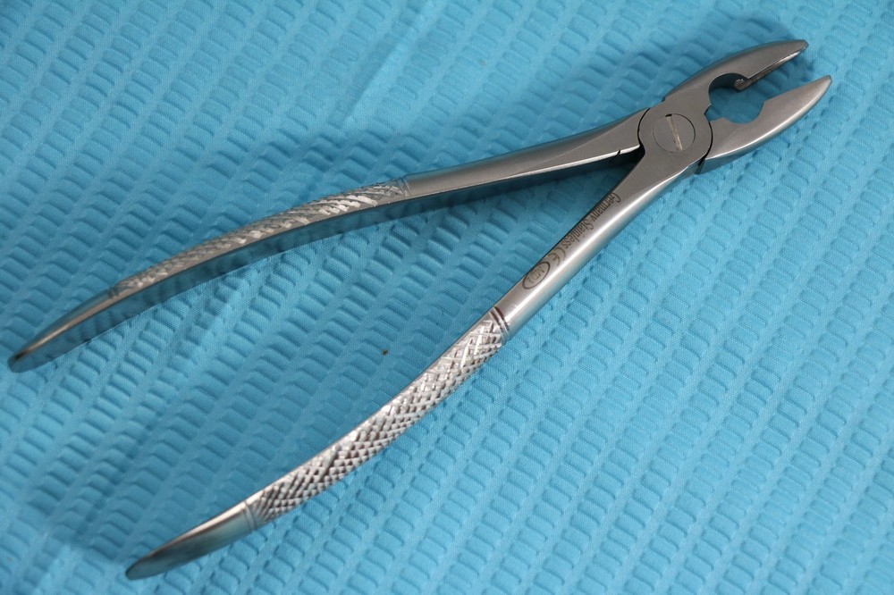 NEW GERMAN EXTRACTING EXTRACTION FORCEPS # MD1 MEAD FORCEPS DENTAL INSTRUMENTS