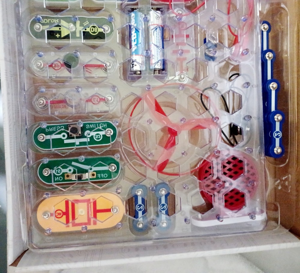 Snap Circuits Jr. 100-In-One Electronics Kit-SC-100