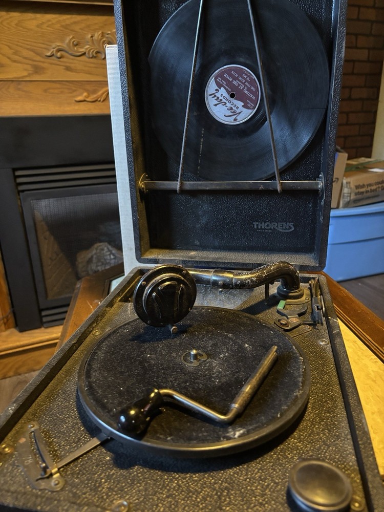 Antique Thorne Gammaphone Record Player-portable mode