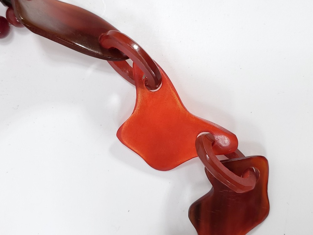 Mid Century Bakelite Necklace Amorphic Design