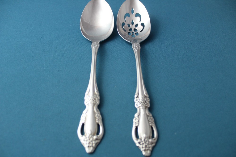 Oneida RAPHAEL Serving (2pc Set) Tablespoon Pierced  Distinction Deluxe 8 3/8"