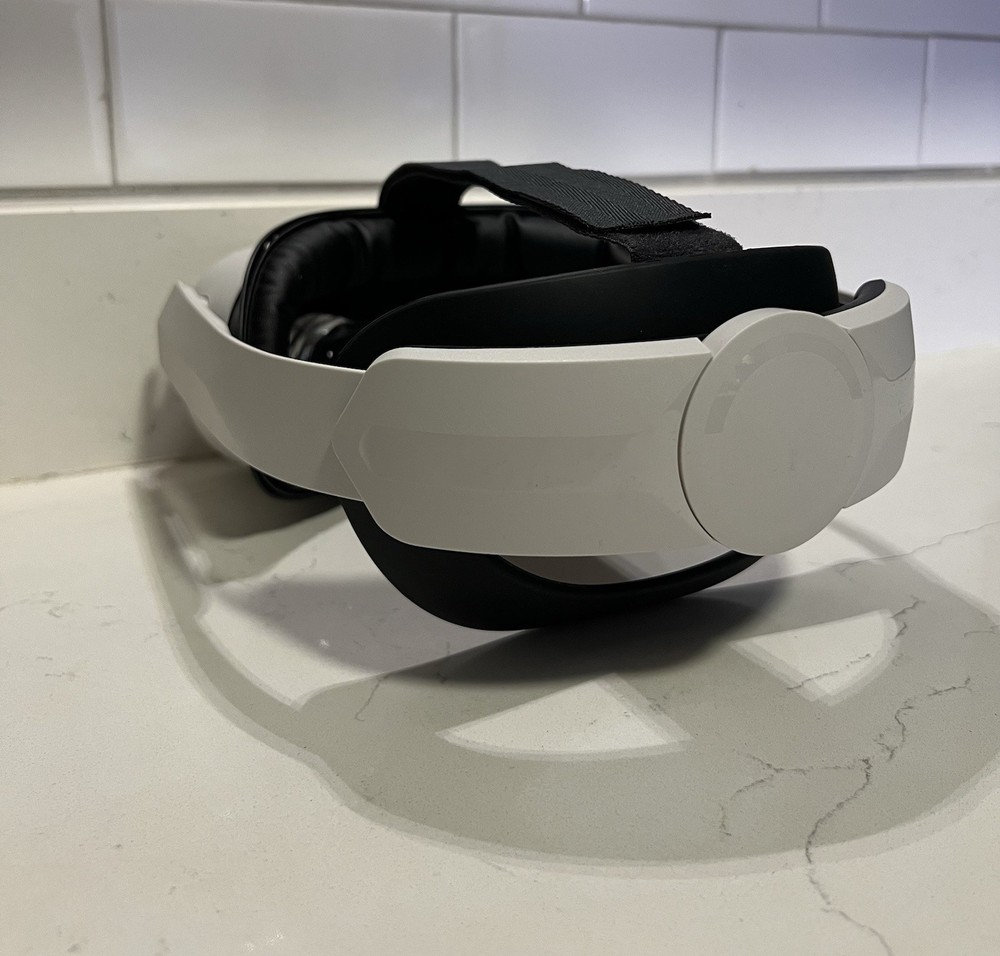 Meta Oculus Quest 2 - 64GB VR Headset + Elite Headstrap