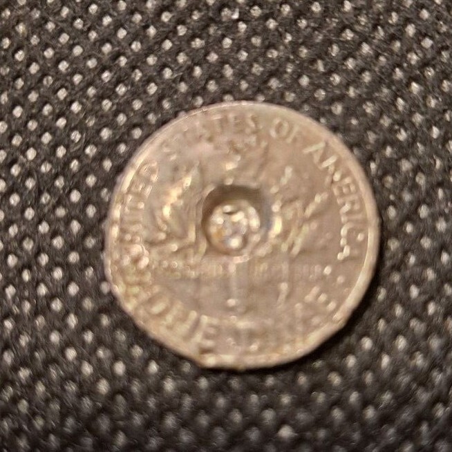 1972 ROOSEVELT DIME CENTER PLUG TOKEN! e5499UXX