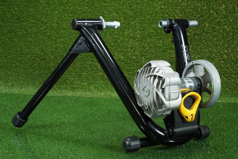 CYCLEOPS FLUID2 TREK BIKE BICYCLE TRAINER, BLACK ~ NICE!!