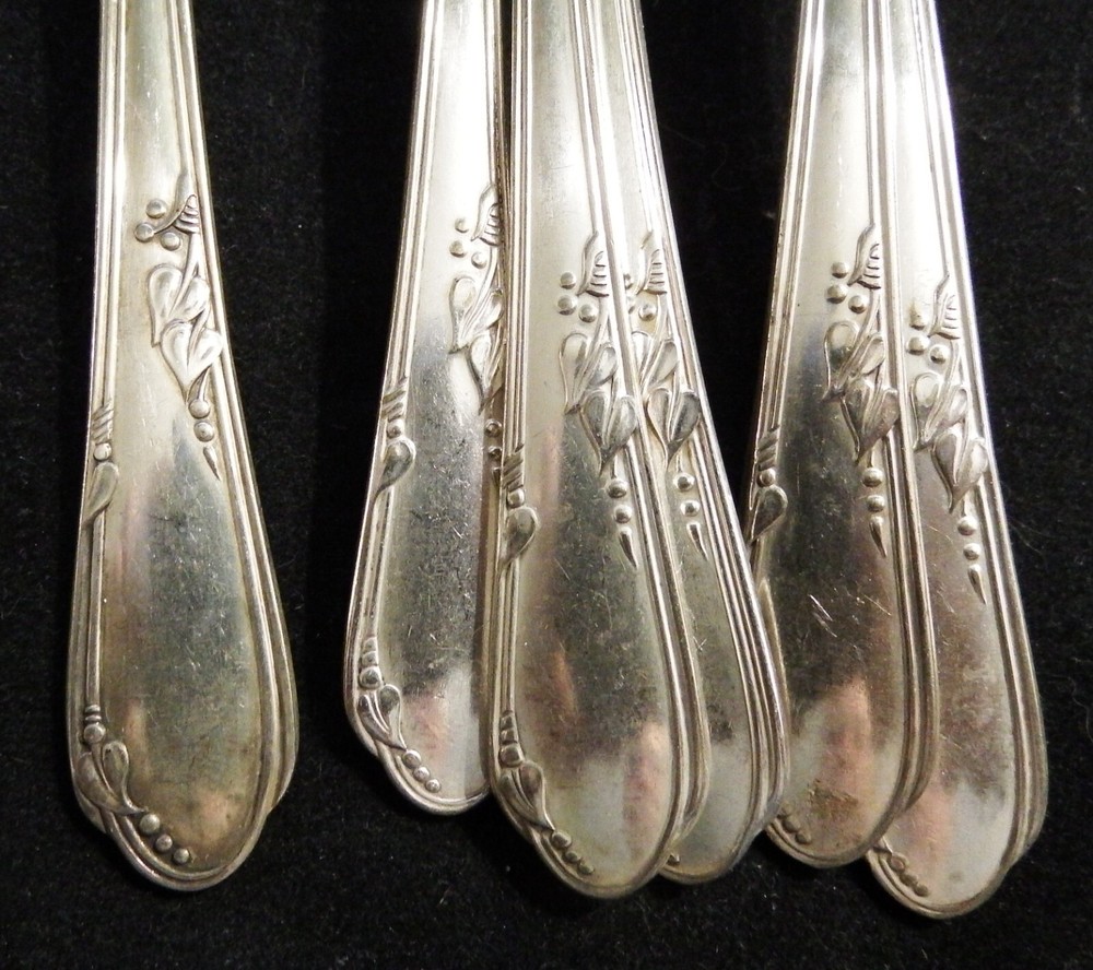 8 pcs Oneida Meadowbrook Silverplate Flatware