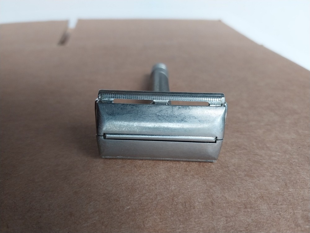 Vintage 1950 Gillette Super Speed Safety Razor Notched Post No Date Code
