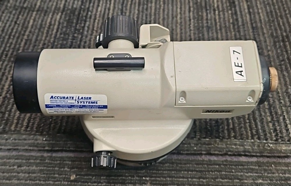Nikon AE-7 30X Automatic Level with Case