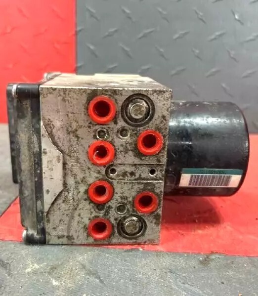 2014 2015 Dodge Ram 2500 ABS Anti-Lock Brake Pump Module Assembly OEM