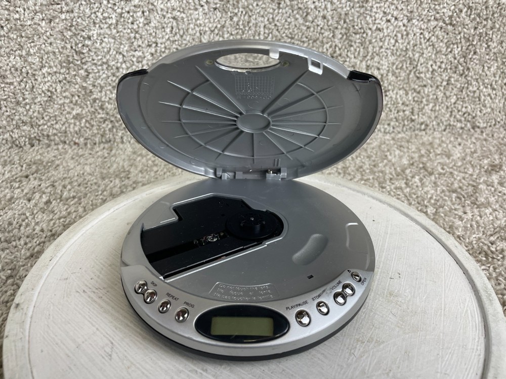 Durabrand Fully Programmable Personal CD Player CD-566 2007 Silver Parts Only