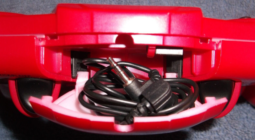 1999 MGA MEGA MOTION SOCCER ELECTRONIC GAMES RED - CONNECTABLE W/ CABLE - NICE