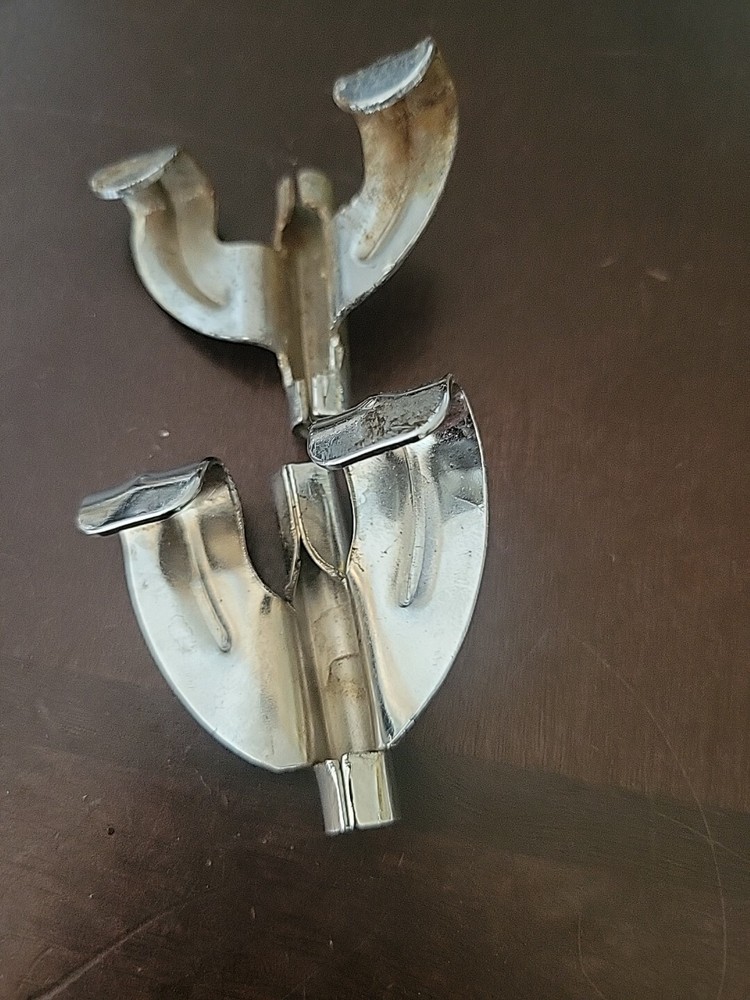 Undranded Key Claws 2 Pcs Some Rust