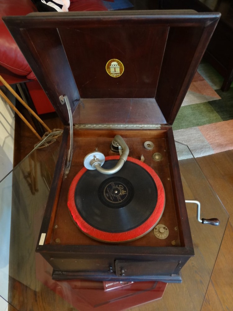 Odeon - Vintage Crank Gramophone