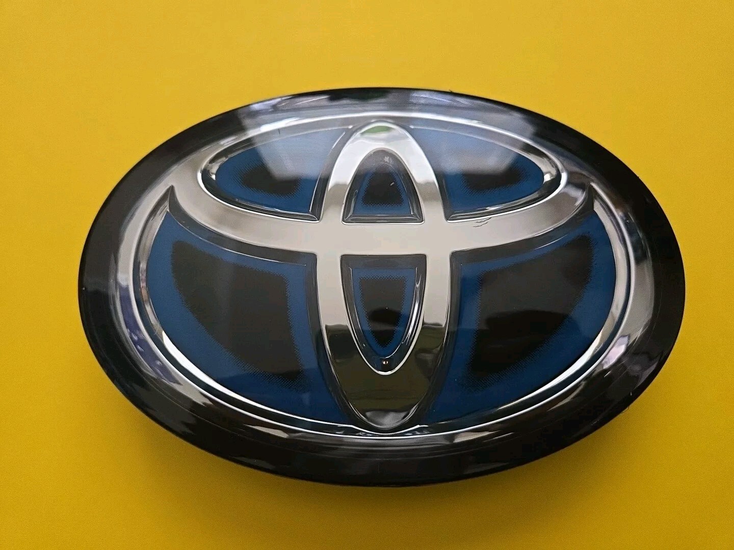 TOYOTA PRIUS AVALON HIGHLANDER RAV4  EMBLEM 53141-47030 / 42020 OE