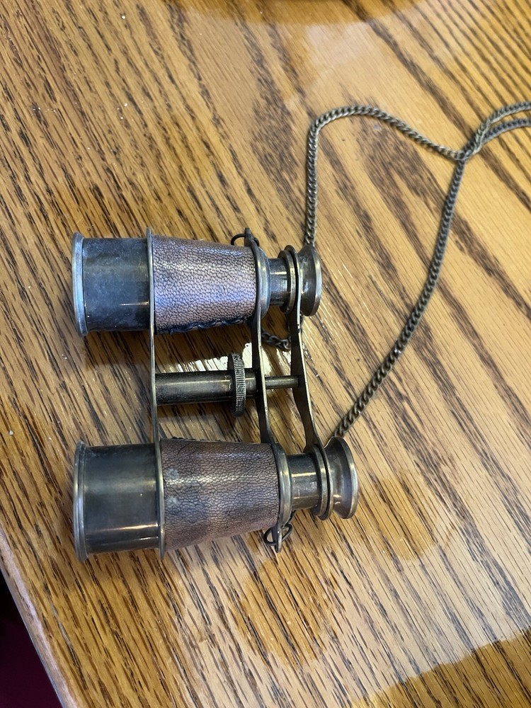 opera glasses w/strap, masculine appearance