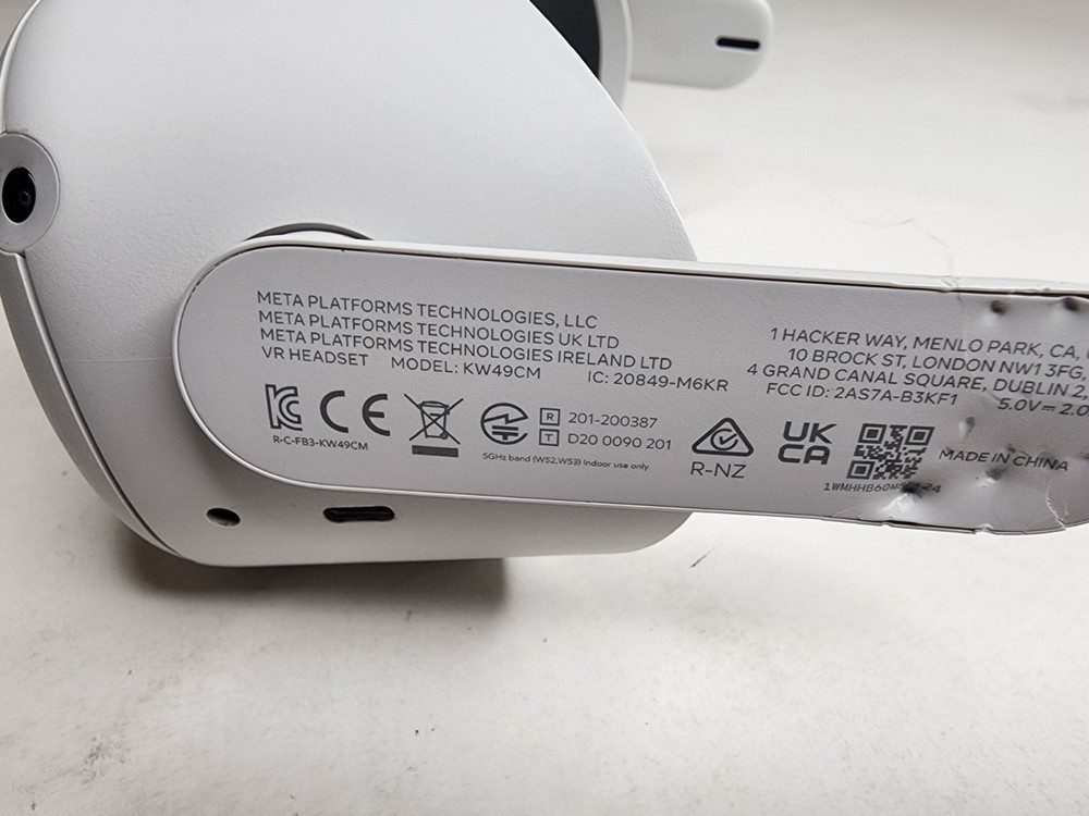 Meta Oculus Quest 2 Standalone VR Headset Only *Black Screen*