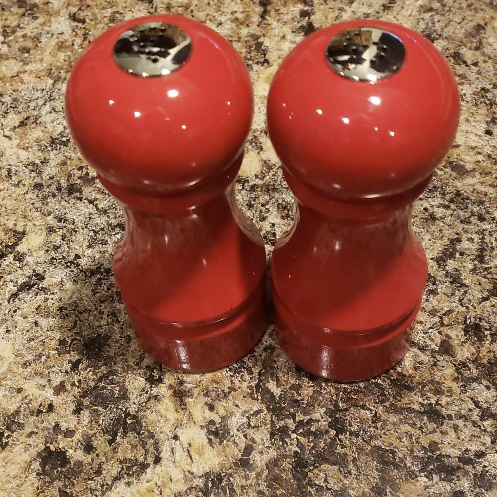 Red Manual Salt & Pepper Shaker Set Solid Plastic Metal Kitchen Tableware