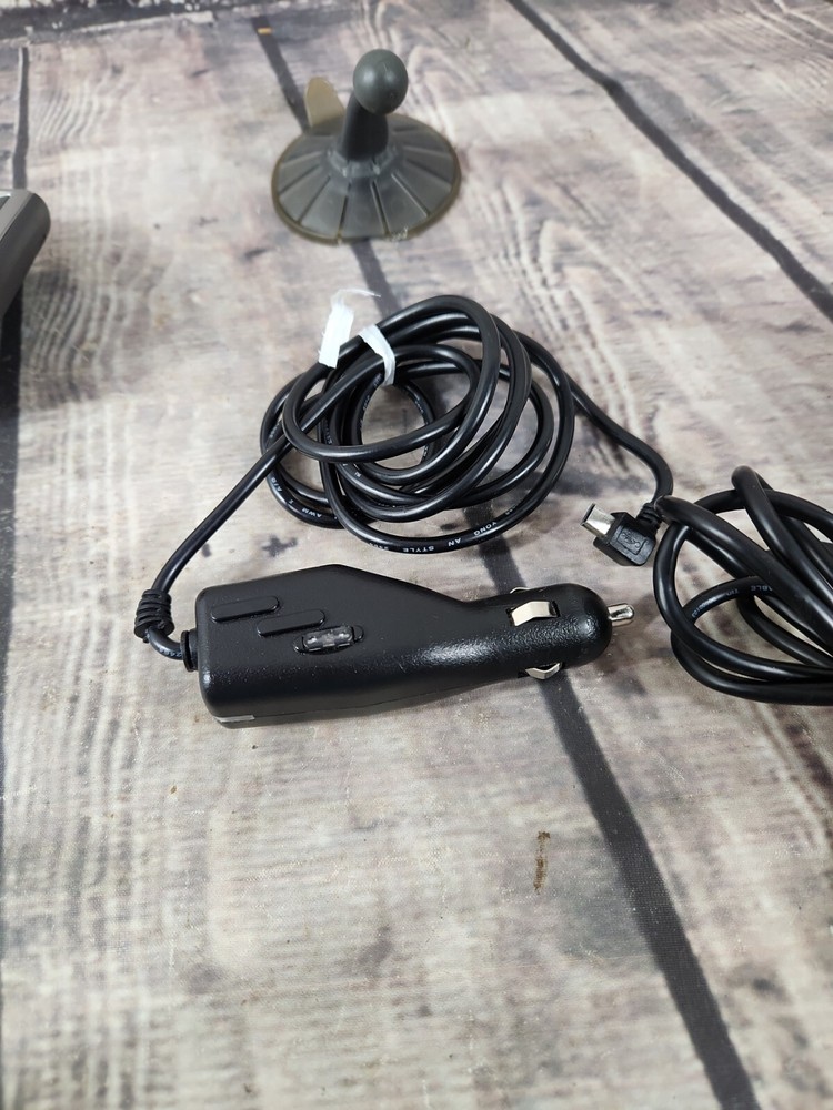 TomTom One 4N00.004.2 Silver Portable LCD Display Bluetooth GPS Navigator System