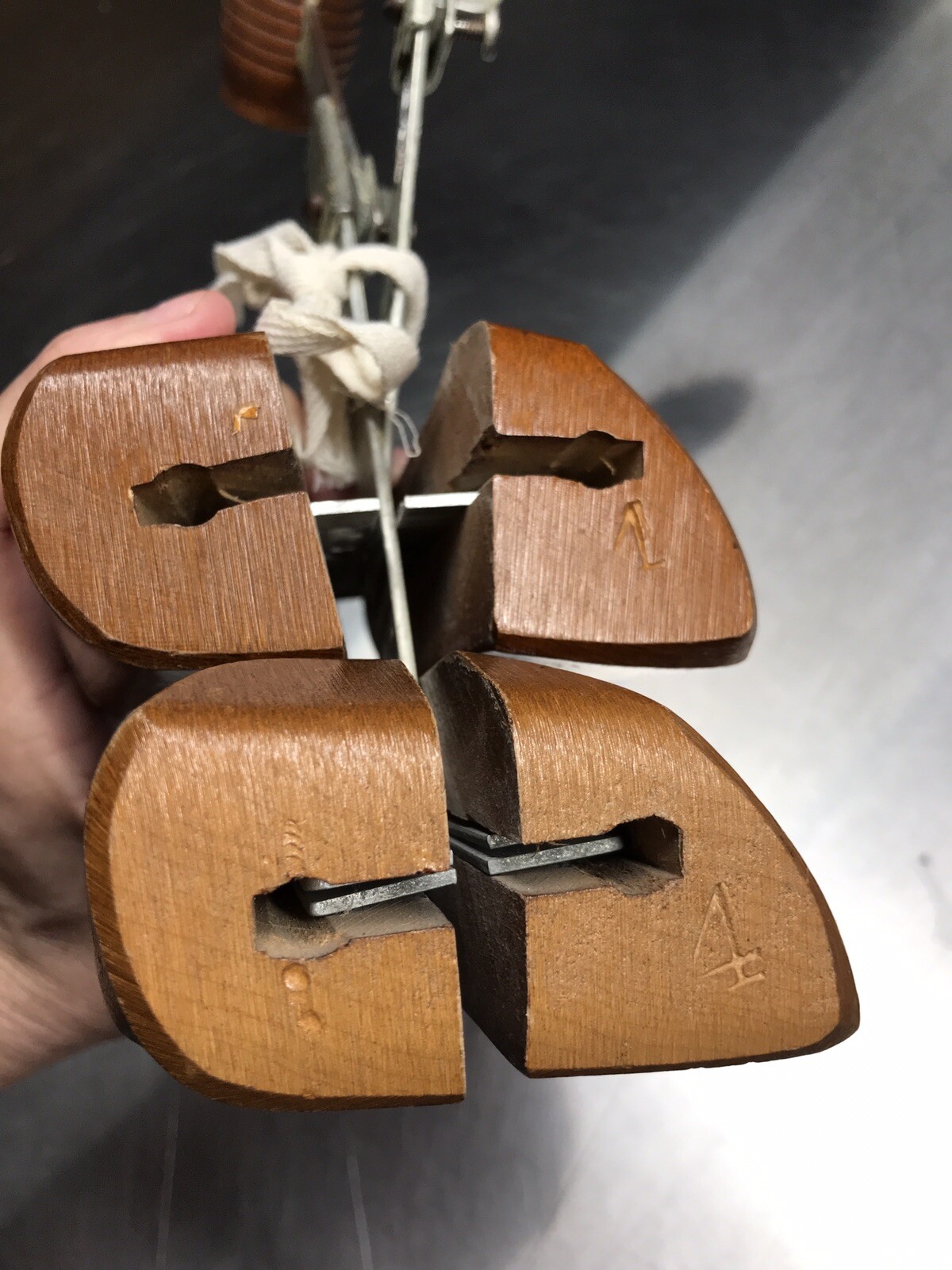 Vintage Pair Florsheim Solid Wood Shoe Tree Stretcher Shaper Mold Adjustable Sz4