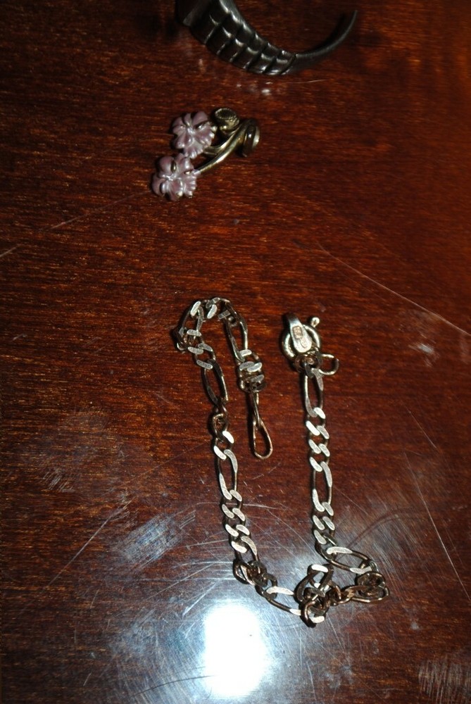 Two antique silver damaged rings - damaged bracelet - silver