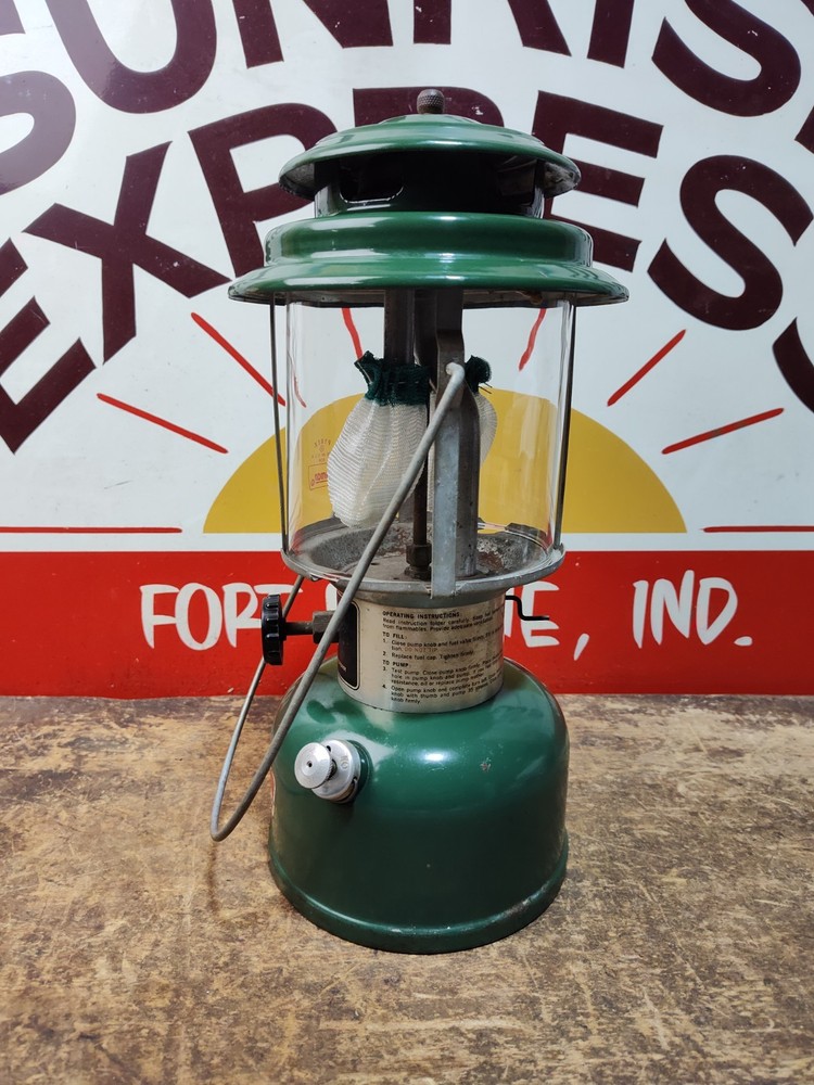 COLEMAN LANTERN MODEL 220J Double Mantle Dated 11/76 Globe Tested Works Great