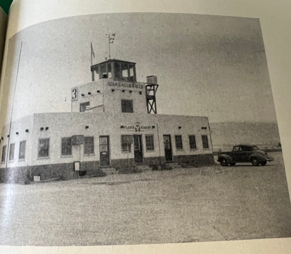 WAR EAGLE ARMY AIR FIELD PILOT CLASS BOOK 44-H