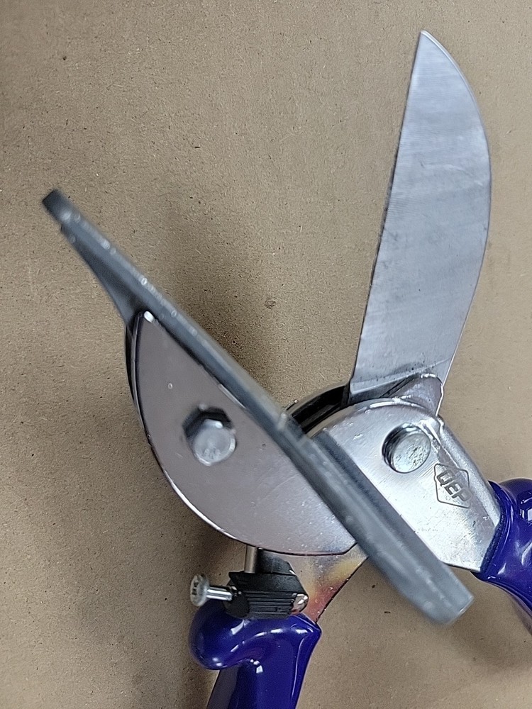 QEP MULTI USE TRIM SHEARS FOR ANGLE CUTS ANTI RUST BLADE CUSHIONED GRIP TOOL