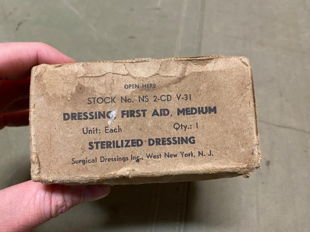 ORIGINAL WWII US ARMY MEDIC MEDICAL FIRST AID CARLISLE DRESSING BANDAGE-SEALED