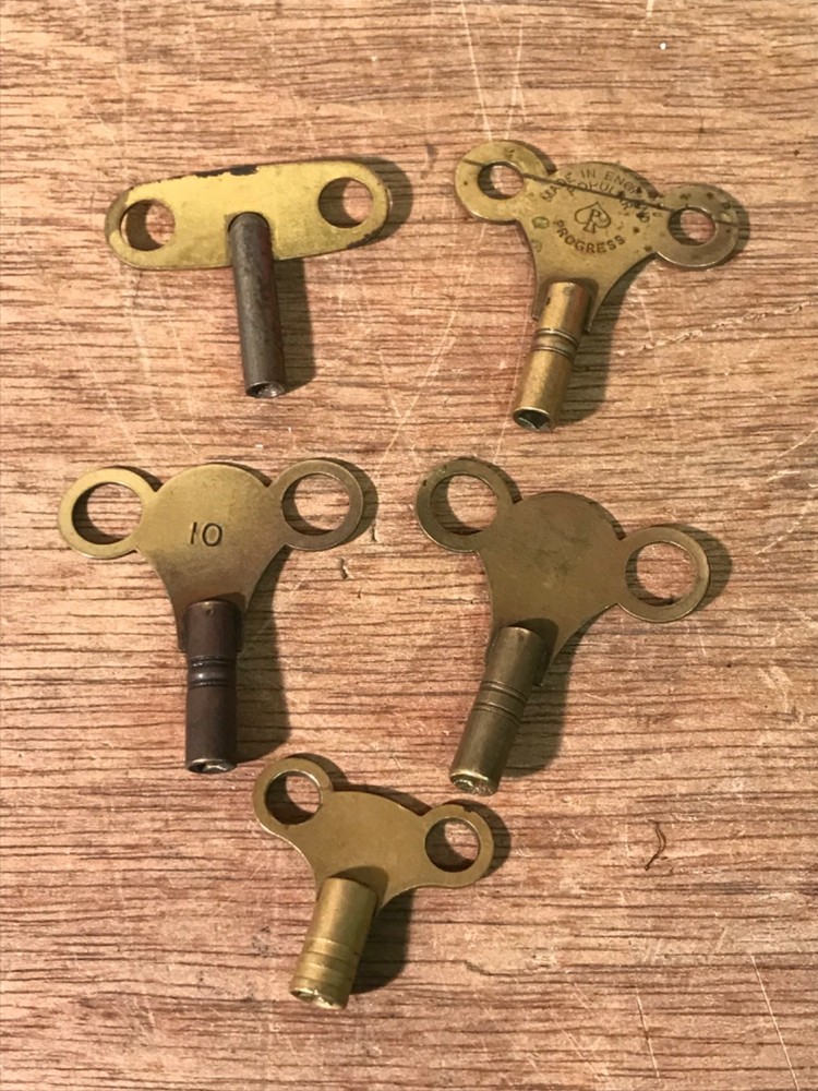 5 x Vintage Clock Winding Keys