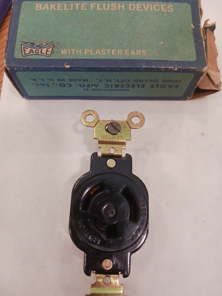 899 EAGLE 3 WIRE LOK SINGLE RECEPTACLE 20A, 125V