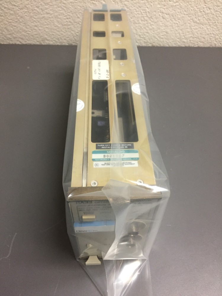 Tektronix 11A33 Differential Comparator, DC to 150 MHz Bandwidth Plug-In Module