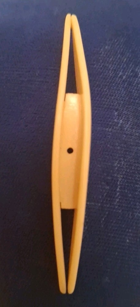 Vintage Small Celluloid Tatting Shuttle