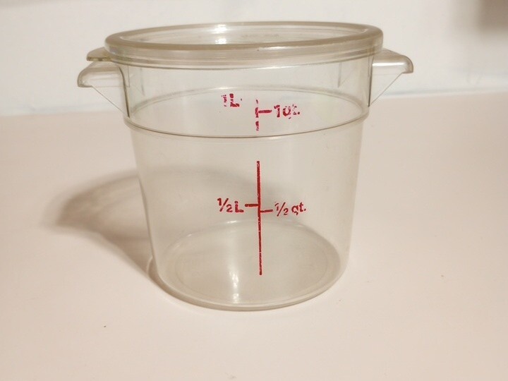 Cambro 1 Qt. Storage Container With Lid