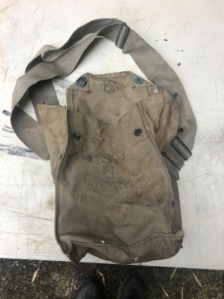 ORIGINAL WWII US NAVY MARK IV GAS MASK CARRY BAG