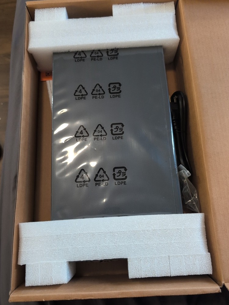 Lantronix Sm24tat2sa - 24 Port Network Switch