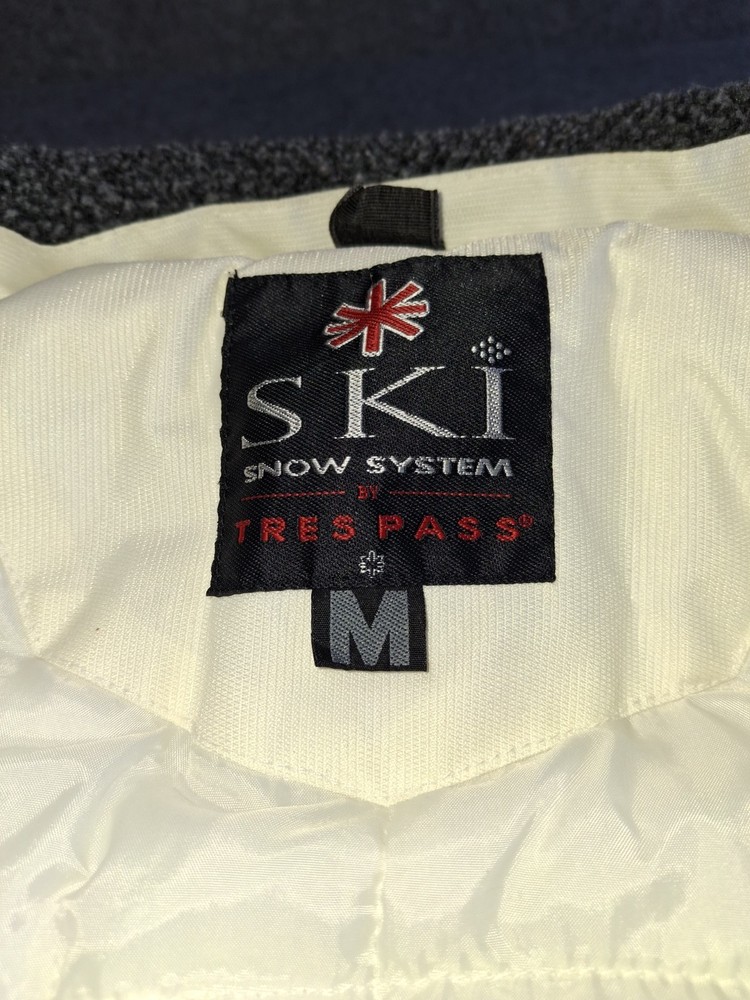 Trespass Size M Ski Jacket. Ski Snow System. High Performance Insulation.