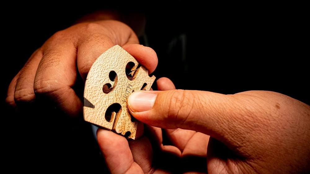 Pre-Cut 4/4 Violin Bridge: Solid Maple & Ebony for Enhanced Sound & Aesthetics