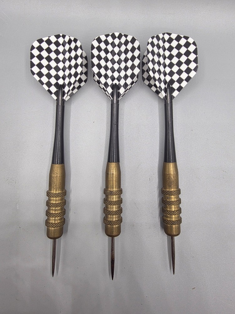 Vintage Dart set with Checkered Flights 21g