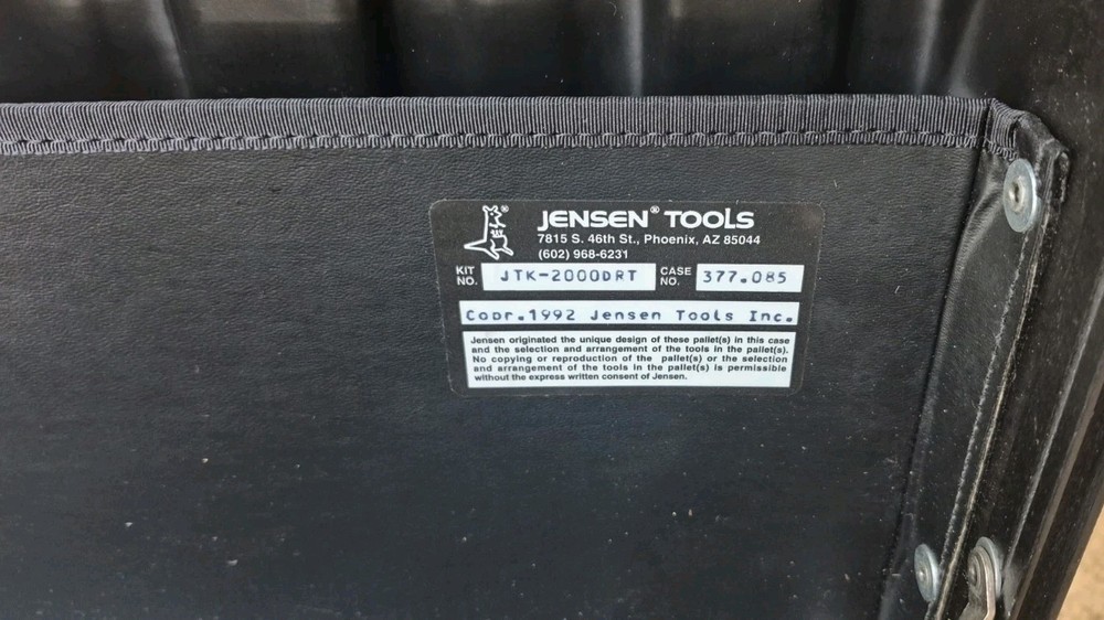 JENSEN TOOLS CASE 18"X15"X9" one latch is broken