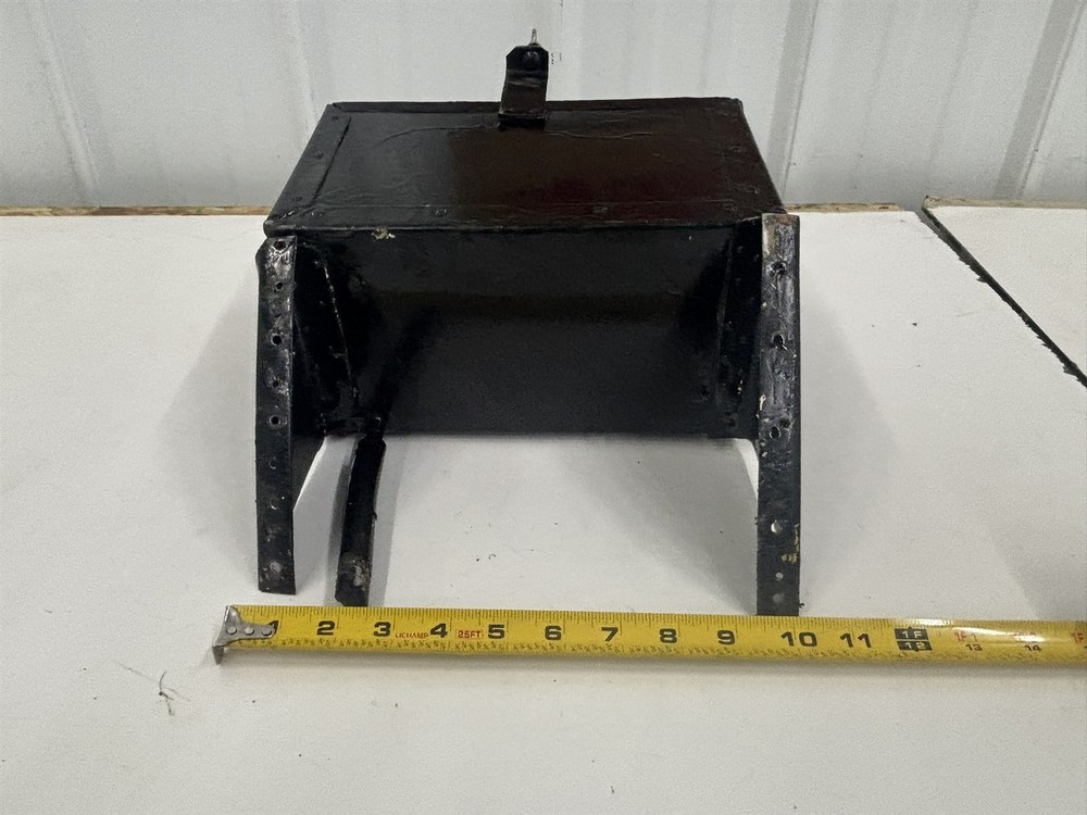 Luscombe Model 8 Battery Housing Box