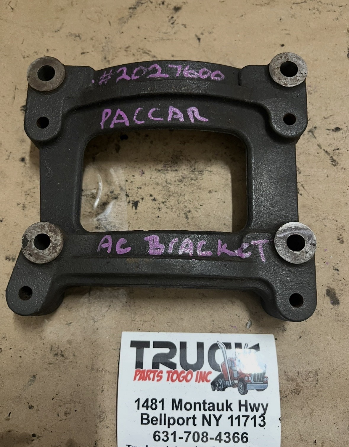 PACCAR - AC COMPRESSOR MOUNT BRACKET - USED P/N 2027600