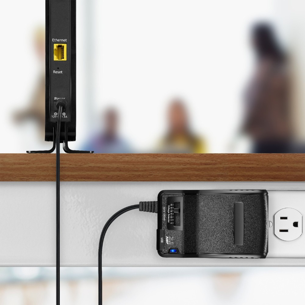 Insignia Multi-Voltage Universal power AC Adapter 7 Common Tips NS-AC1200