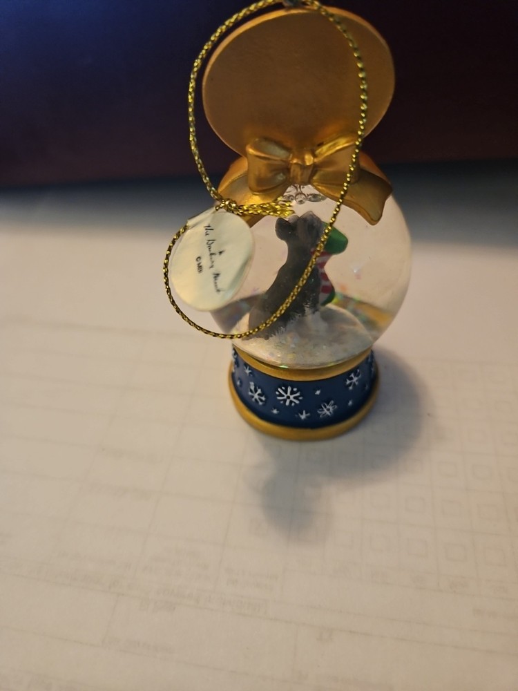 The Danbury Mint Christmas Mini Snow Globe
