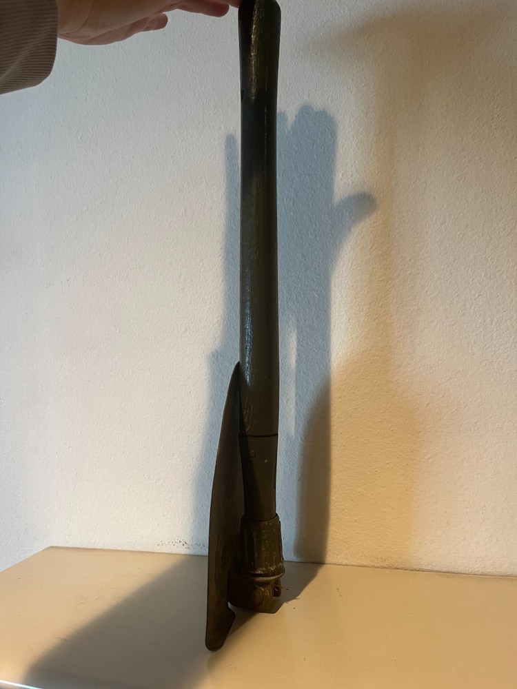 ORIGINAL WWII US ARMY 1943 COMBAT FIELD FOLDING SHOVEL