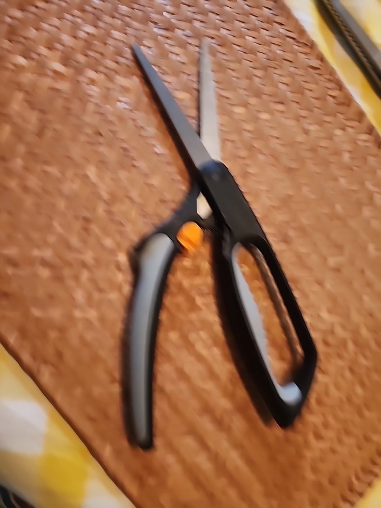 FISKARS Gentle Spring Assist Sewing Scissors Softouch Grip Locking Shears EUC