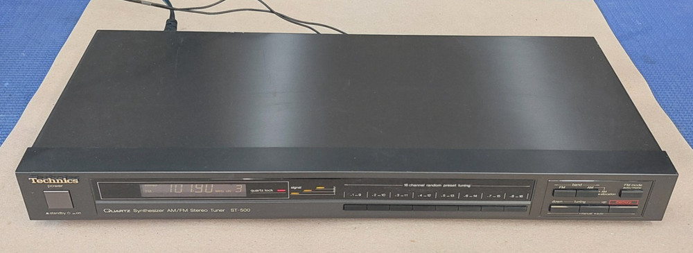 Technics ST-500 stereo AM/FM digital tuner excellent condition