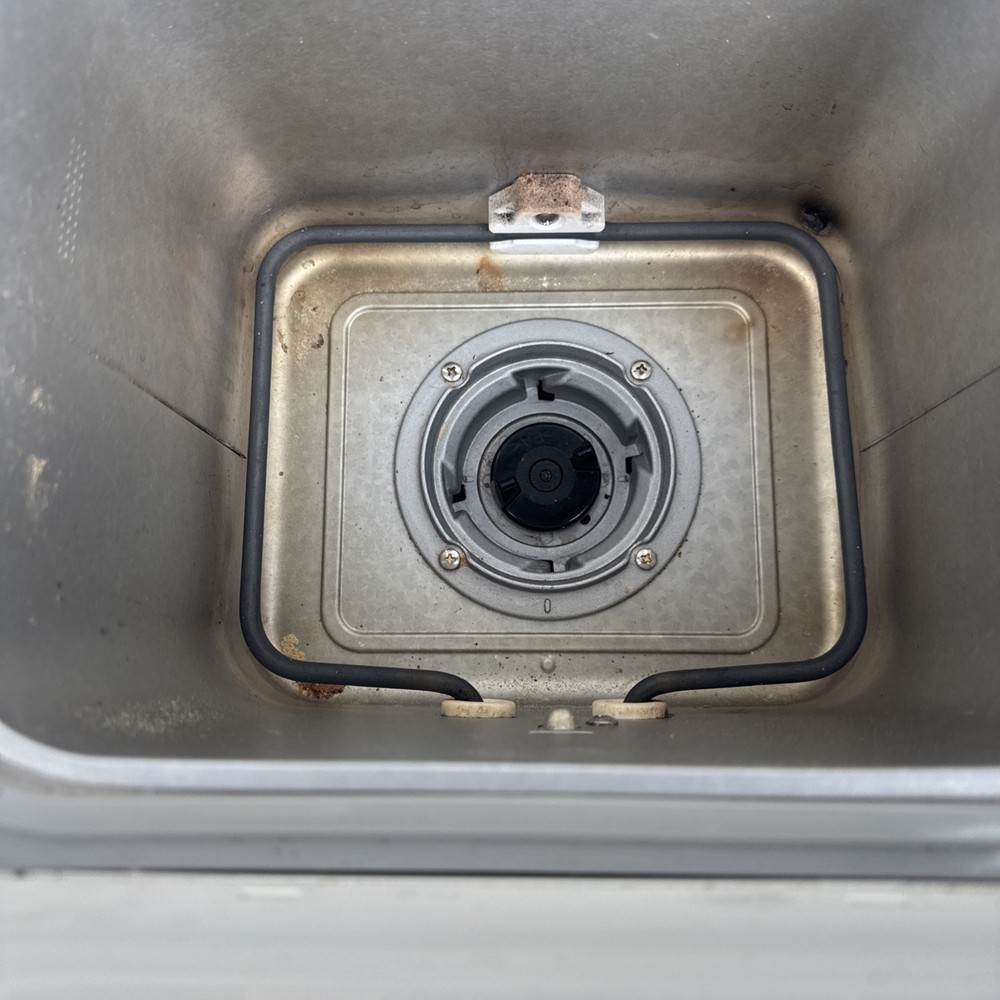 Panasonic SD-RD250 Automatic Bread Maker White w/ Yeast & Raisin Dispenser