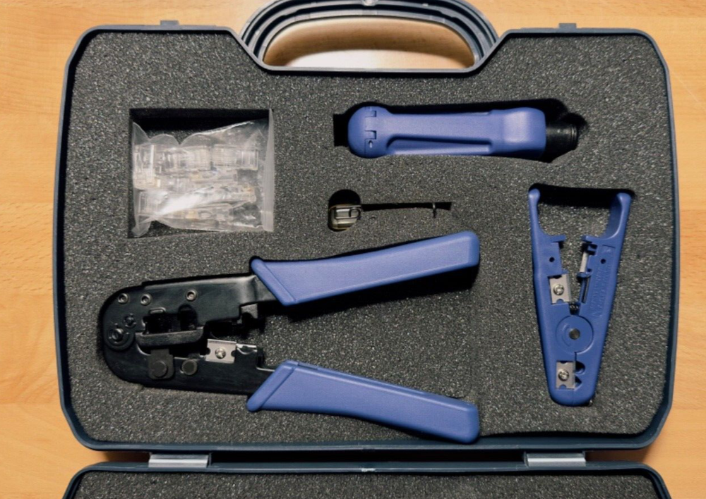 Data Shark Network Tool Kit #70007 With Cable And Ends