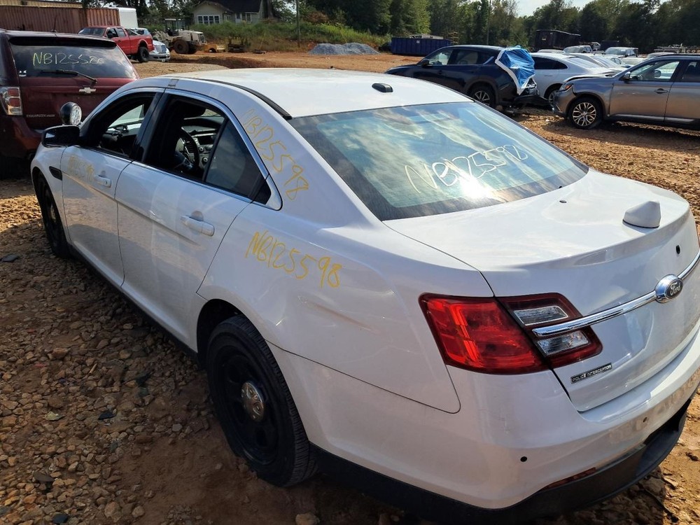 TAURUS    2016 Glove Box 4792389