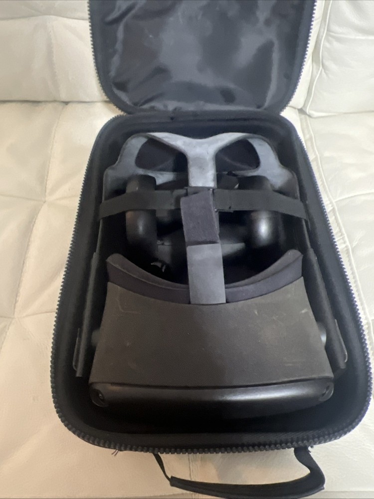 Meta Oculus Quest 1 VR 64GB Headset W/ Controllers & Case Charging Cable Tested